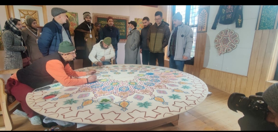 Director H&H Kashmir inaugurates Exhibition at Arts Emporium Srinagar