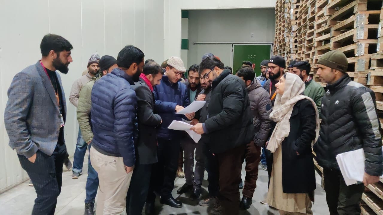 JIT headed by Dir Horti Kashmir inspects CA Stores at Lassipora