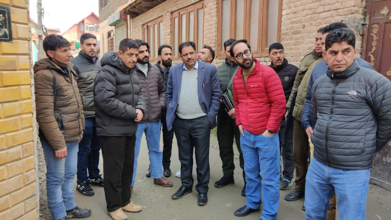 Dy Mayor SMC, Corporator review ongoing works at Khanyar