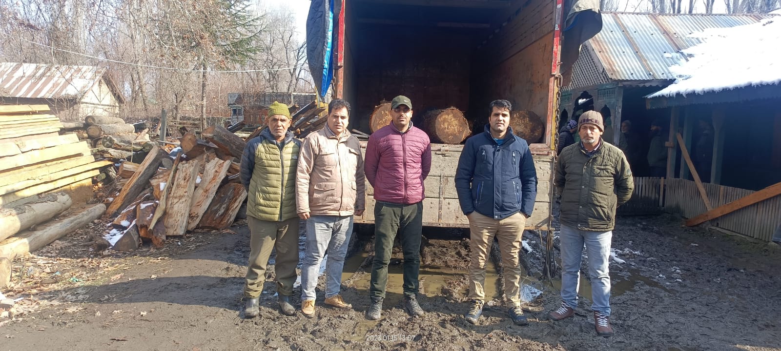 ‘Truck carrying huge quantity of illicit timber seized in Sheeri’ 
