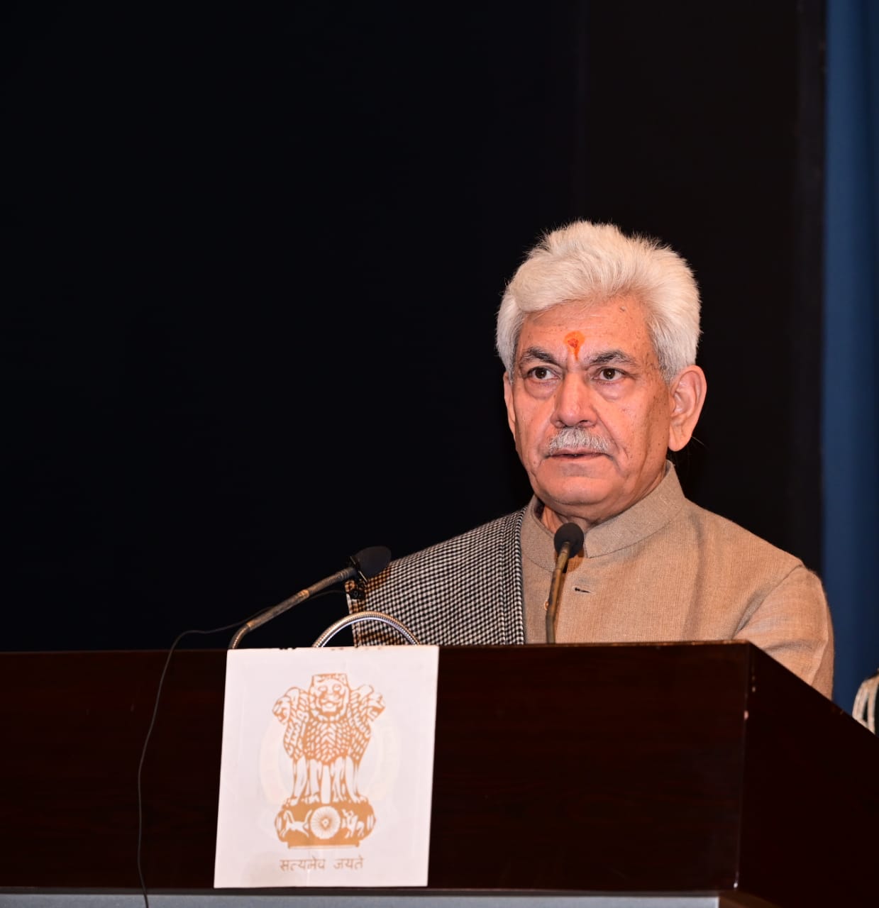 Govt committed to ensure people of J&K are benefitted from artistic wealth, knowledge economy: LG