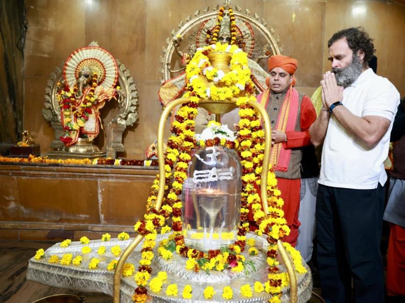 Rahul pays obeisance at Raghunath temple in Jammu
