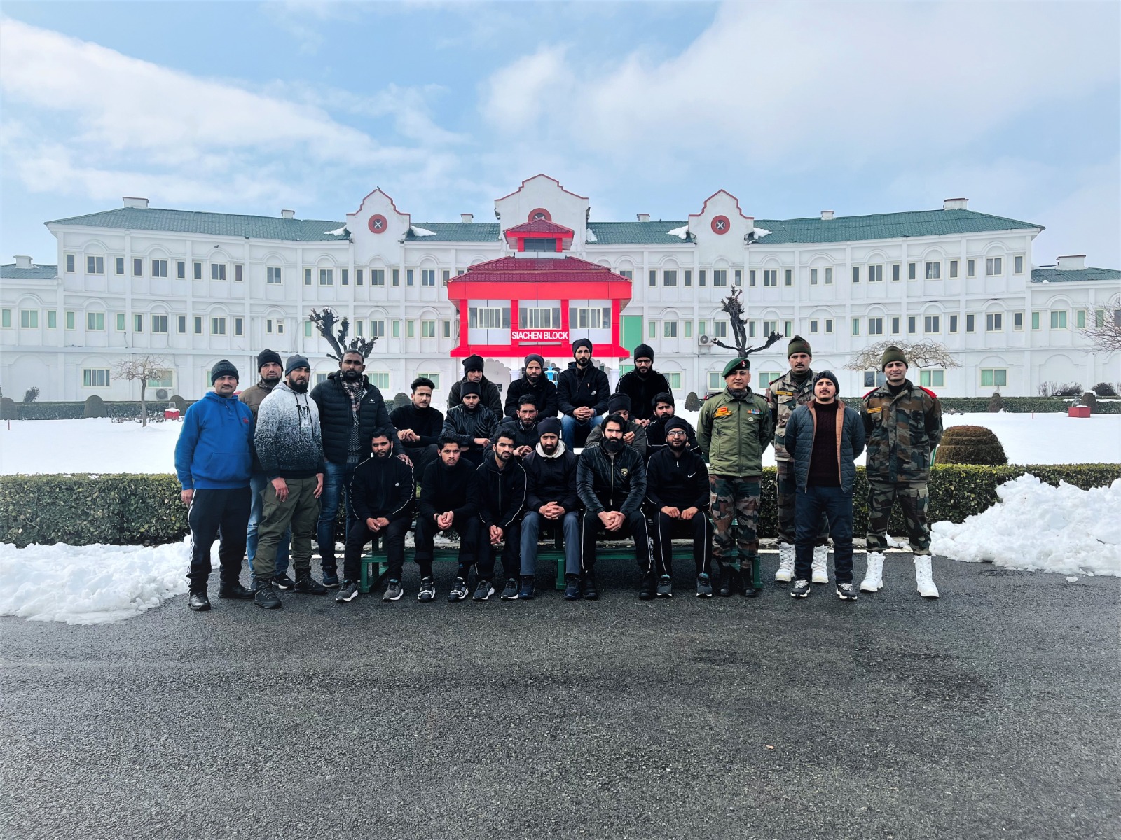 Valley youth visit JAK LI REGT Centre