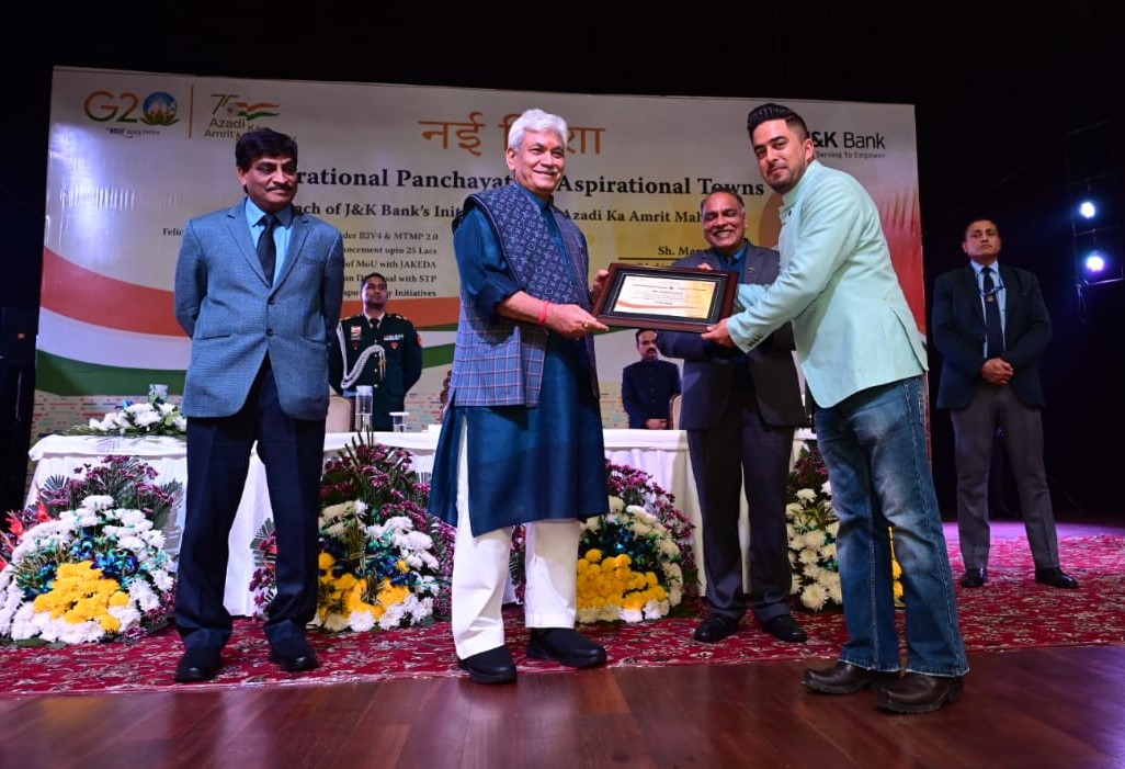 On 74th Republic Day, LG felicitates youth selected for self-employment