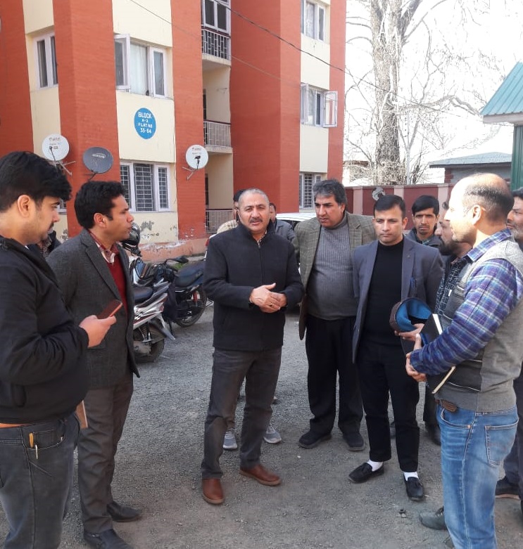 Director Estates Kmr reviews ongoing, renovation works on Govt Quarters in Srinagar