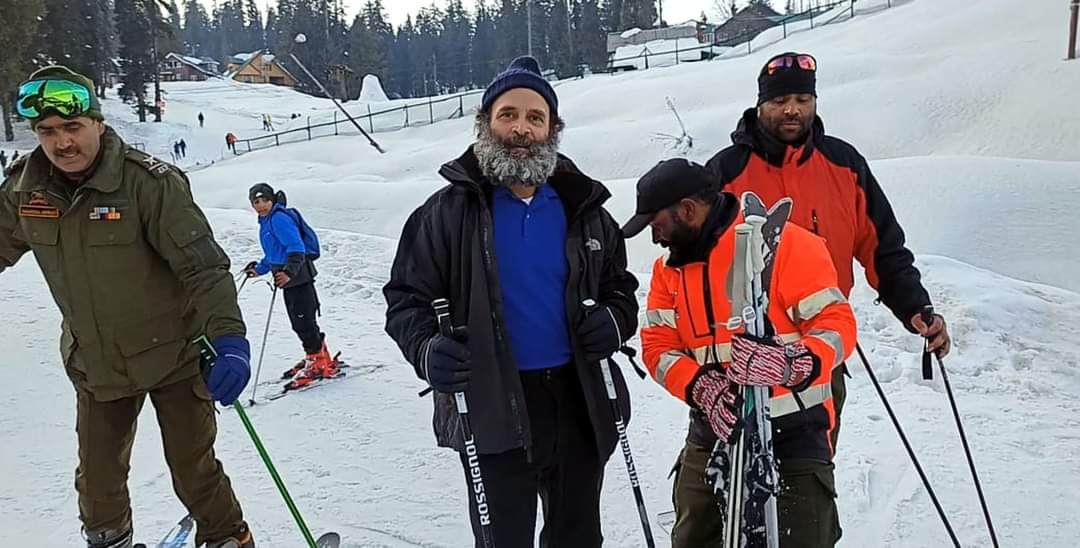 Rahul Gandhi skies at Gulmarg during private visit to Kashmir