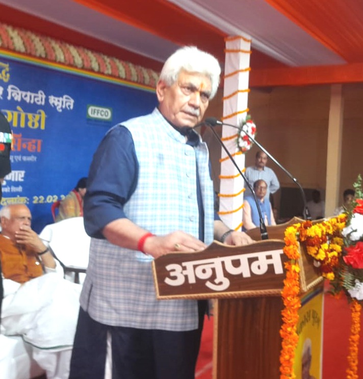 LG unveils statue of Rajkumar Tripathi at Ghazipur