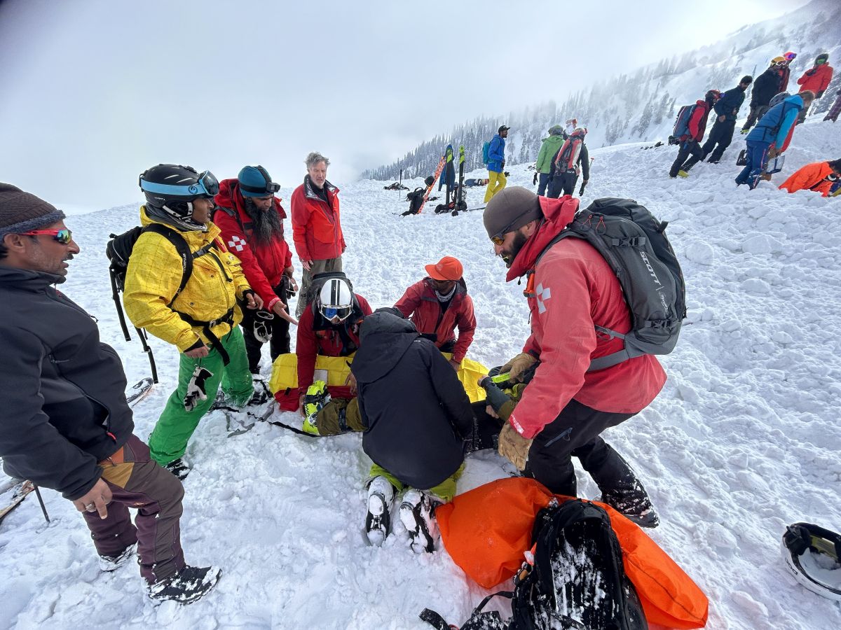 Two polish skiers killed in snow avalanche in Gulmarg; 21 others rescued