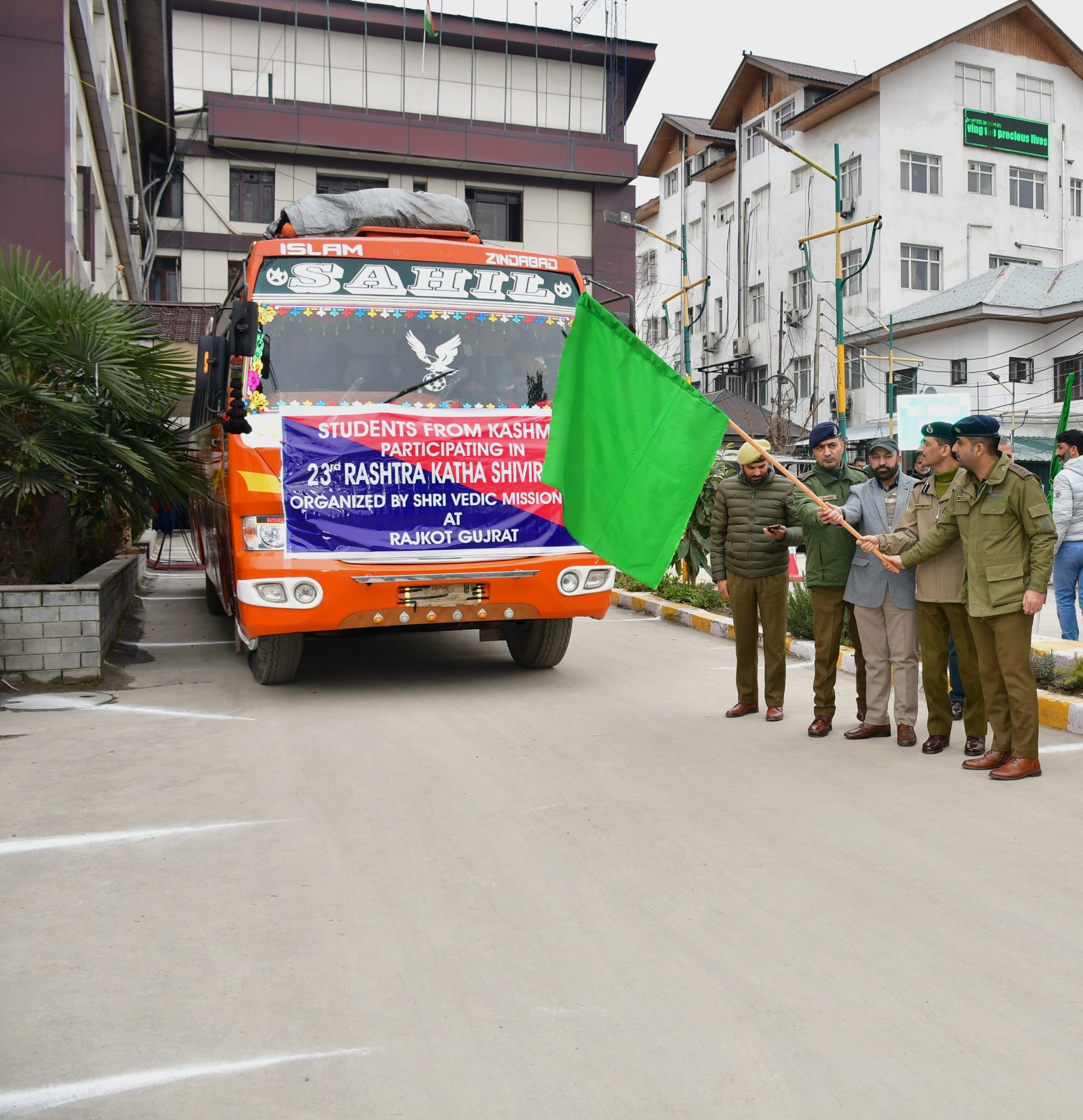 Police flags-off group of students for 23rd Rashtra Katha Shivir-2023