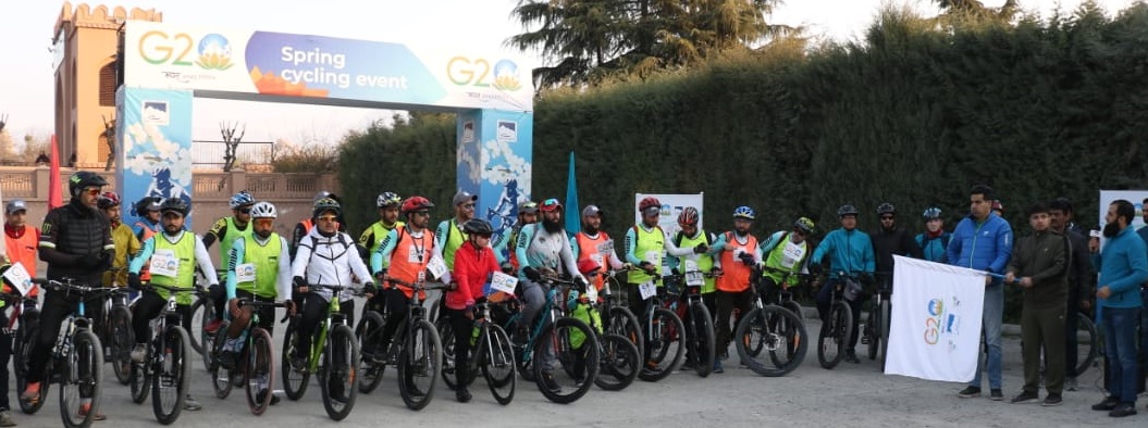 Dir Tourism flags off cycle rally at Badamwari