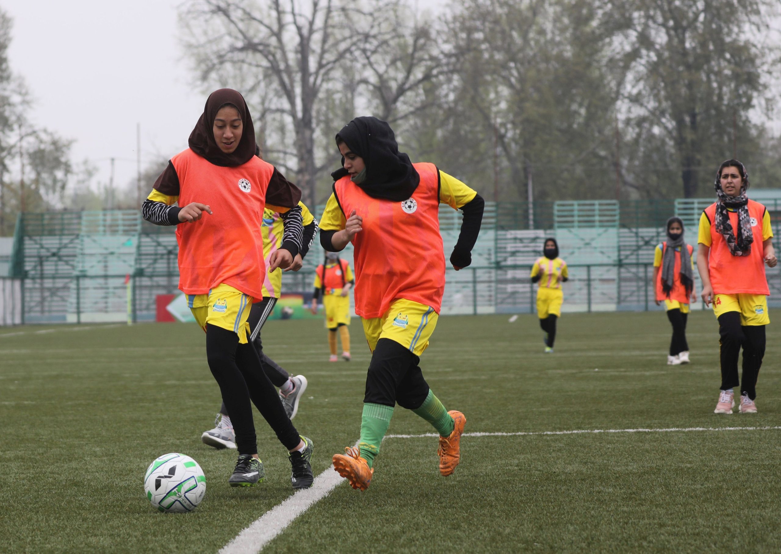 Coaches, players want valley girls to take up football