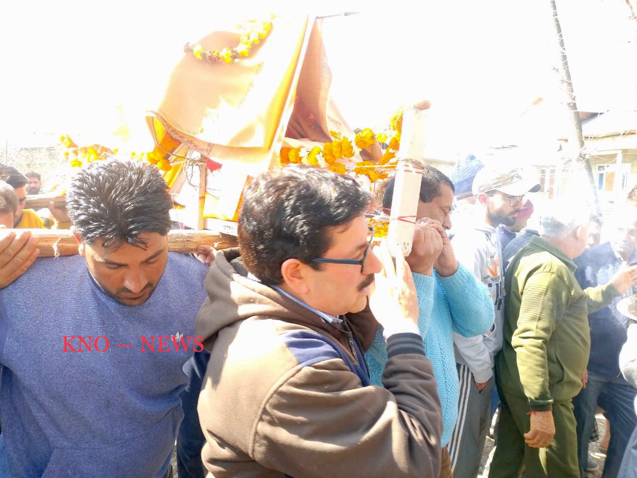 Muslims help perform last rites of Kashmiri Pandit in Pulwama