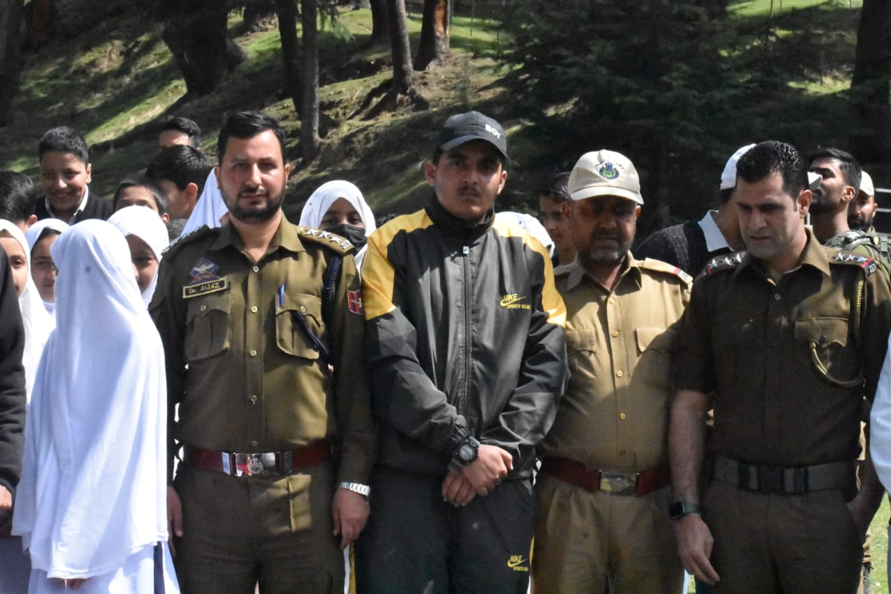 Meet young social activist – Anush Shahnaz Khan of Kalayban Narvaw 