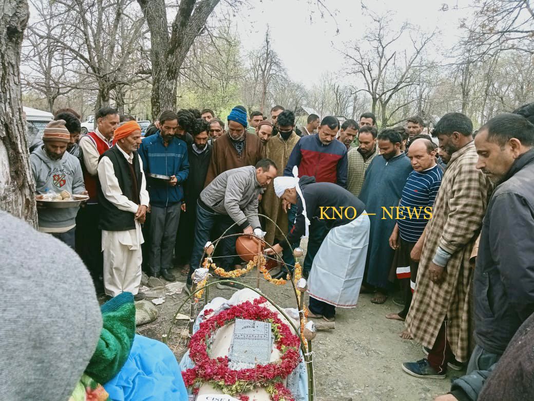 Local Muslims help perform last rites of Hindu CISF jawan in Kulgam