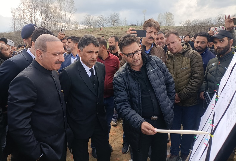 Justice Javid Iqbal Wani inspects Court Complex Sopore, Dangiwacha