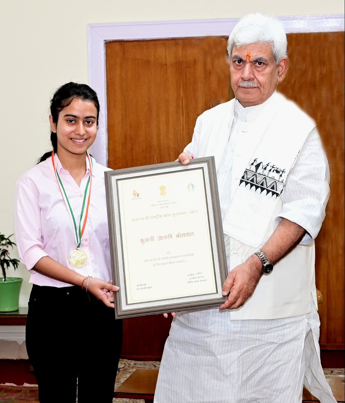 LG honours Pradhan Mantri Rashtriya Bal Puraskar awardees in Jammu