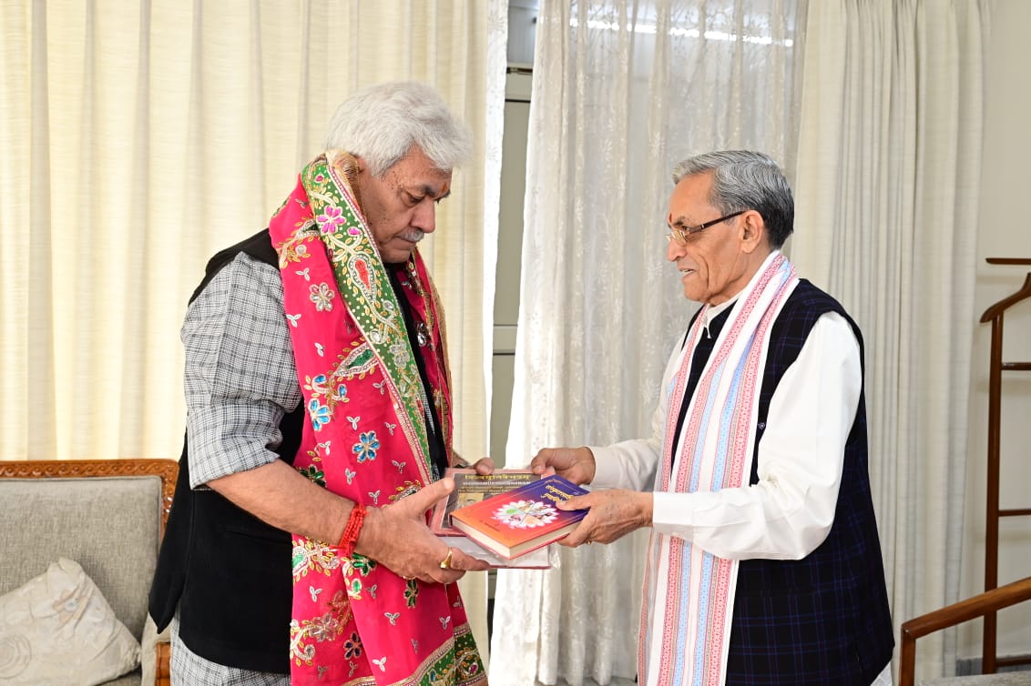 President J&K Shree Kashi Vidvat Parishad calls on LG