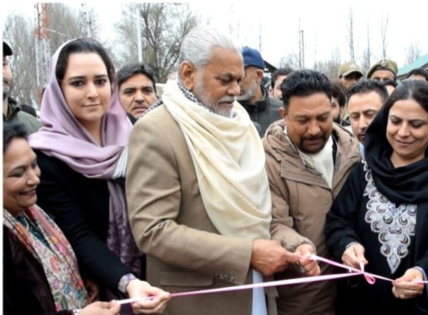 Union minister reviews implementation of centrally sponsored schemes in Baramulla