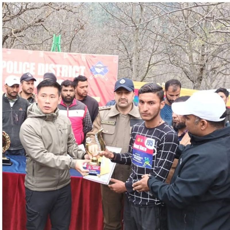 Police organises road race in Awantipora