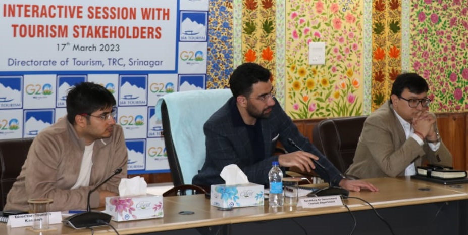 Secretary Tourism holds introductory meeting with tourism stakeholders of Kashmir 