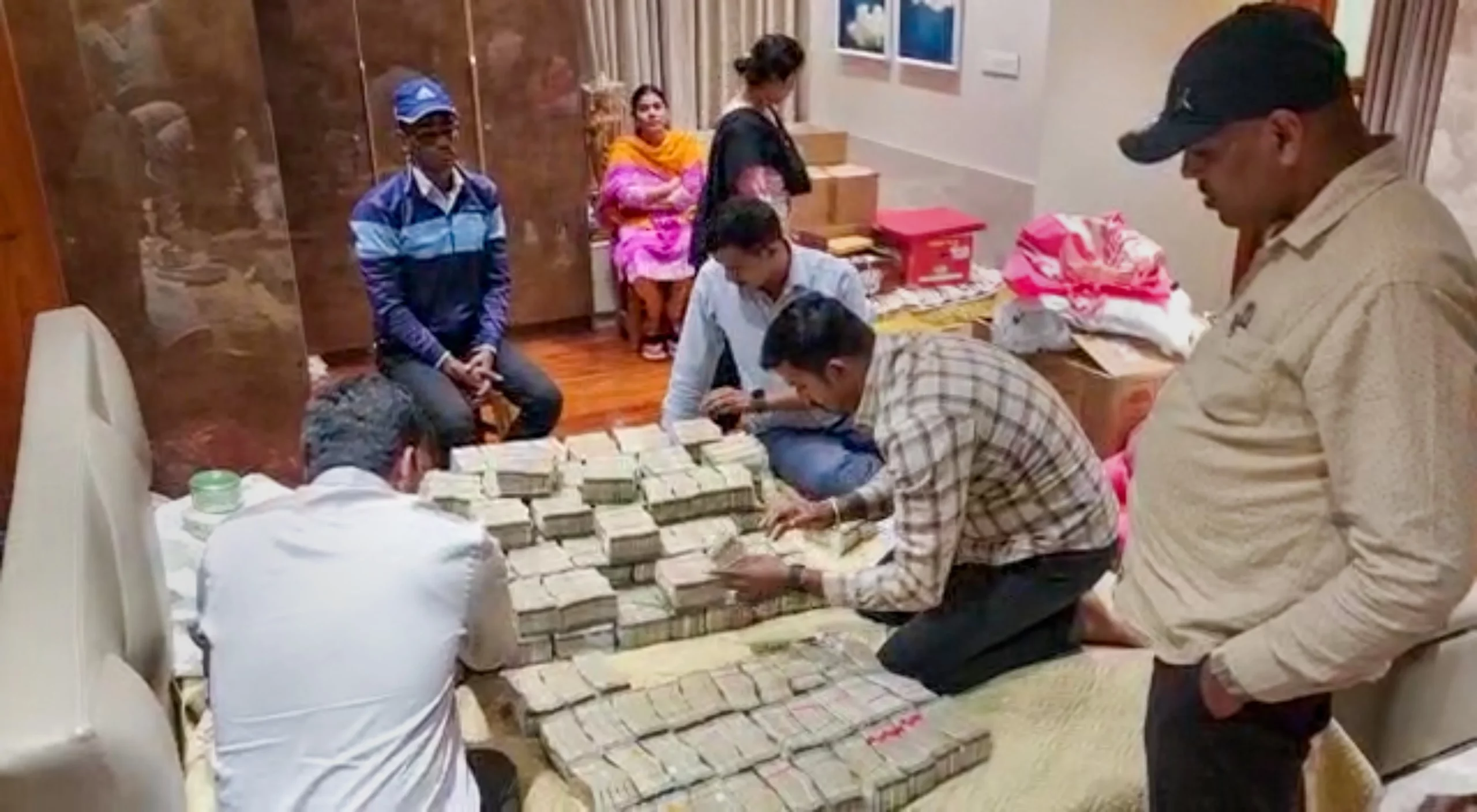 Lokayukta recovers Rs 6 cr unaccounted cash from BJP MLA’s son’s house