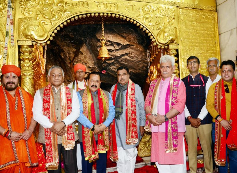 3 union ministers, LG pay obeisance at Vaishno Devi shrine