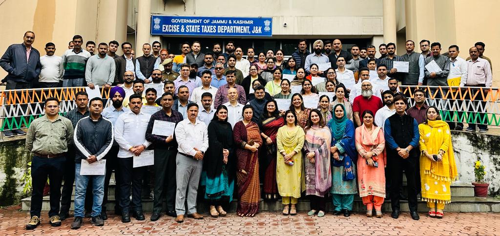 Dr Rashmi Singh felicitates officers, officials of STD