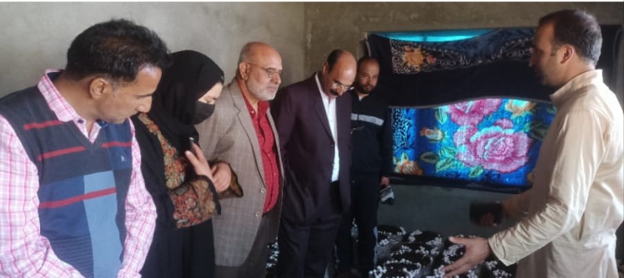 Dir Agri inaugurates Hi-tech poly-house, mushroom units at Rawanpora Tangmarg