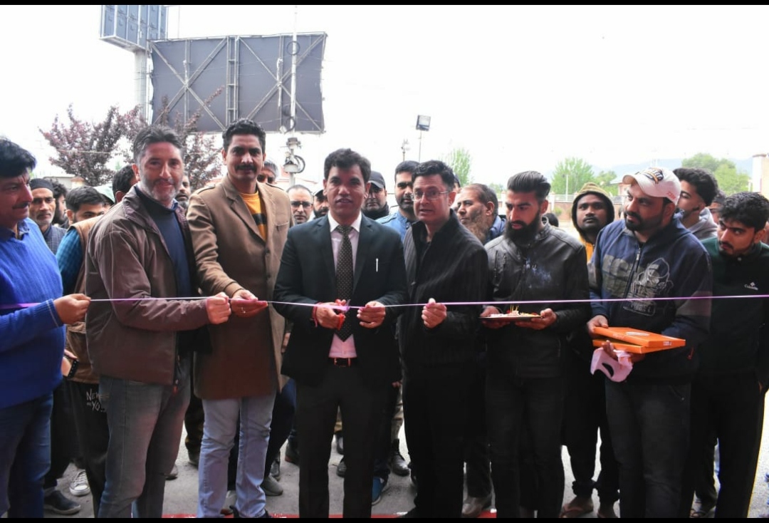 Div Com Kashmir inaugurates 4-month-long exhibition at Kashmir Haat