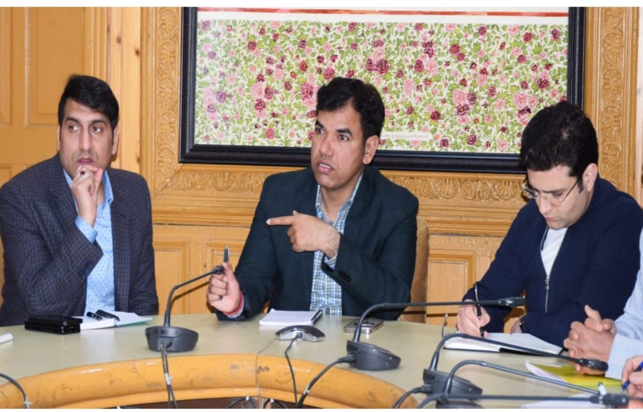Div Com calls for pacing up developmental & beautification works of Srinagar at industrial scale