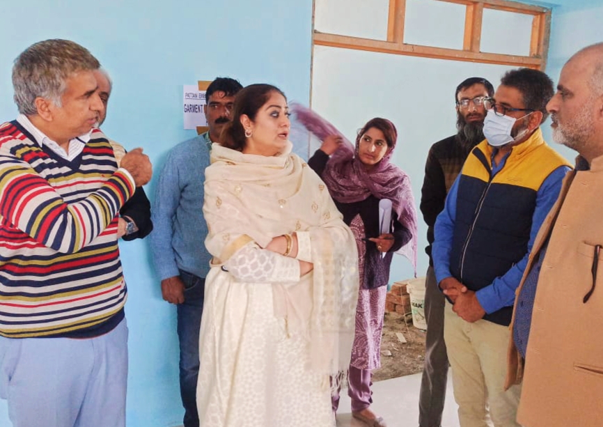 VC KVIB presides over awareness camp at CFC of Pattan Embroidery Cluster Tilgam