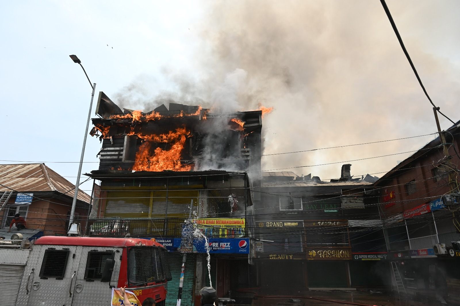 Massive blaze engulfs attic portion of retail mall, few residential houses at Dargah