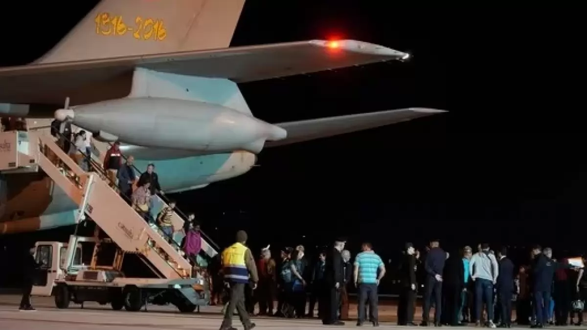 Foreigners airlifted out; Sudanese seek refuge from fighting