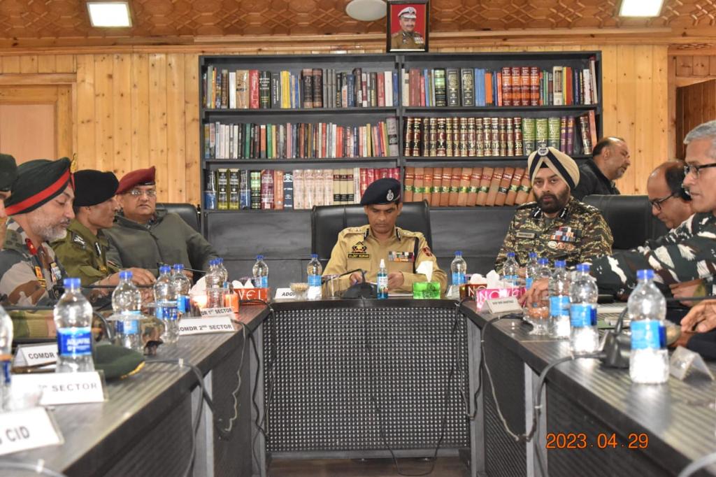 ADGP Kashmir chairs high level meeting in Anantnag