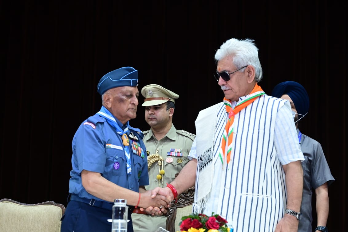 Youths must join hands with govt to wipe out drug menace from J&K: LG