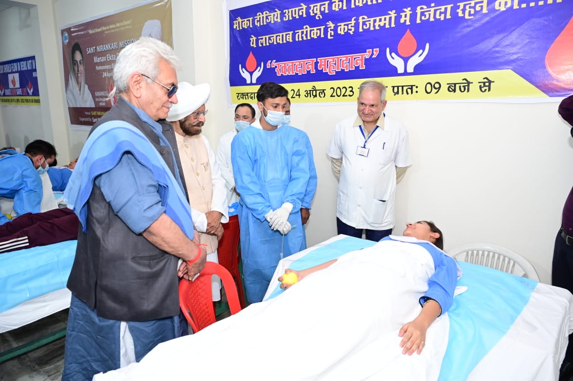 LG Sinha inaugurates blood donation camp at Jammu