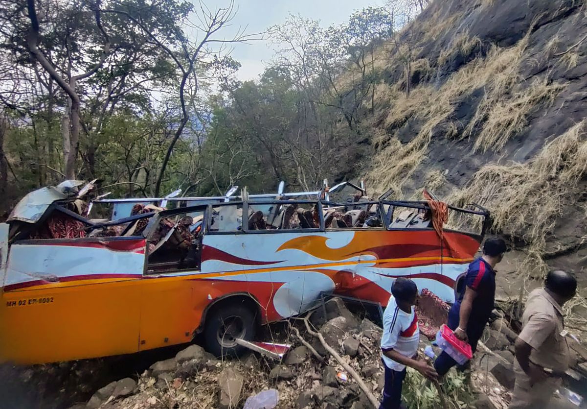 Maha: 13 dead as bus carrying music troupe falls into gorge on old Mumbai-Pune road