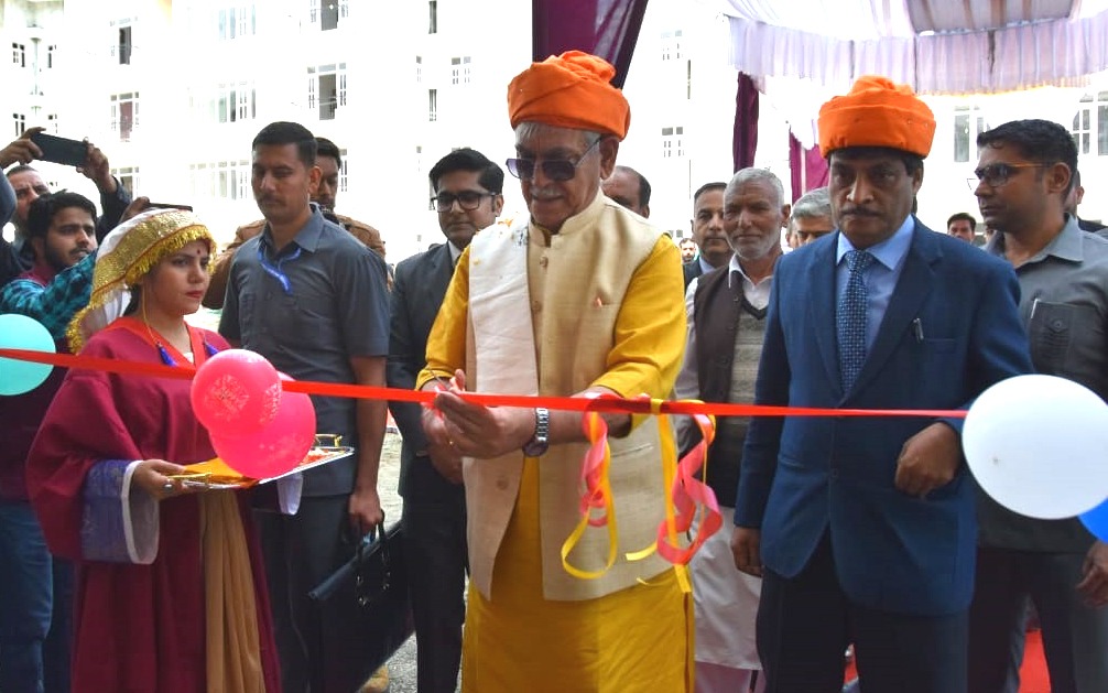 Sinha inaugurates 224 residential transit accommodations for PM Package employees at Bandipora