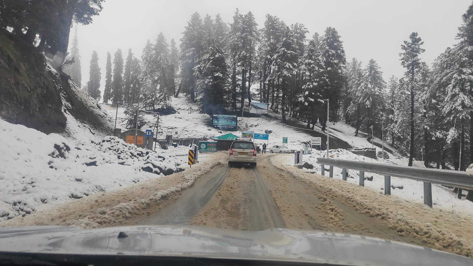 Gulmarg, Sonamarg get fresh snowfall as rains lash Kashmir