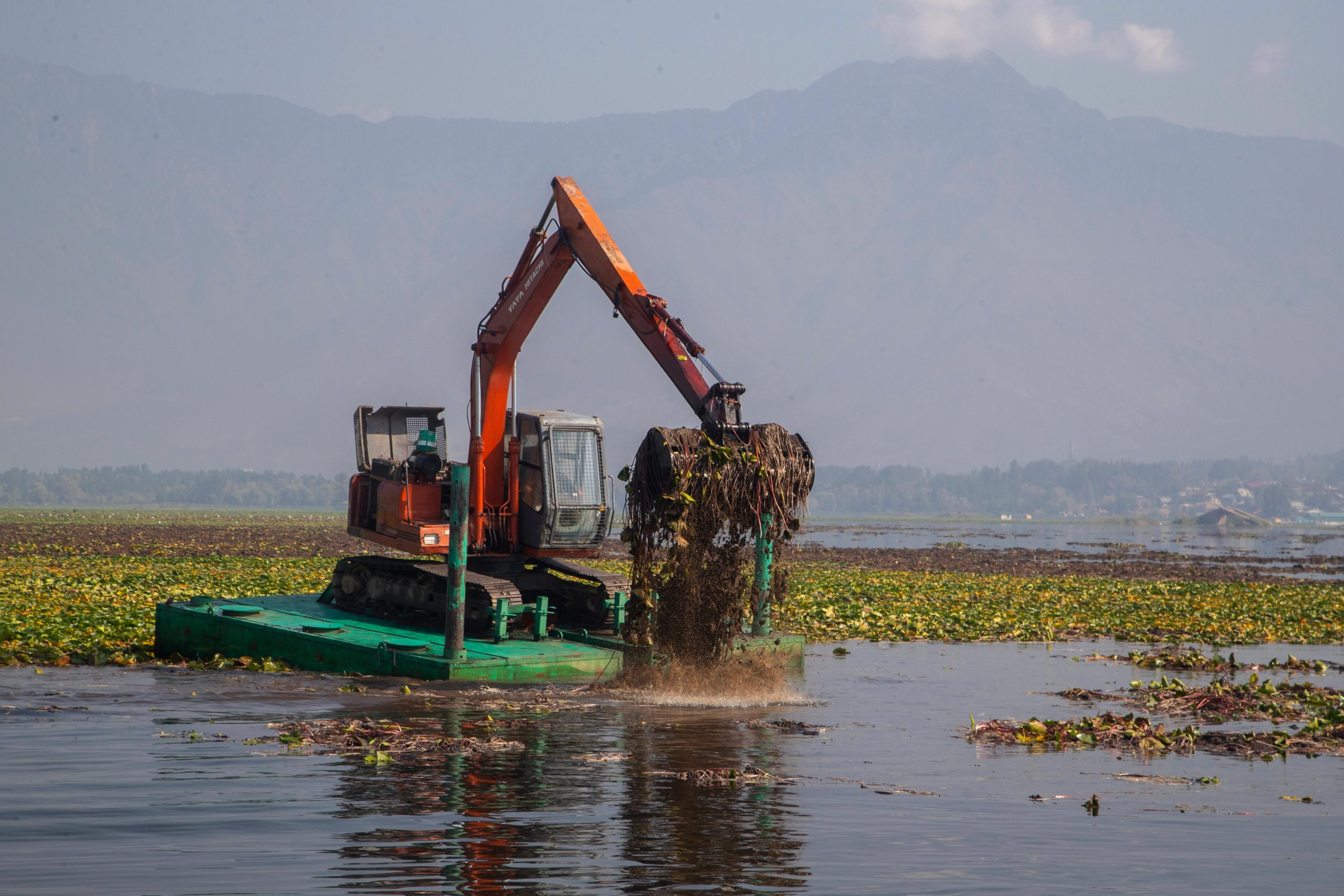 Courtesy G20 meeting in Srinagar, Dal Lake cleaning on in double shifts