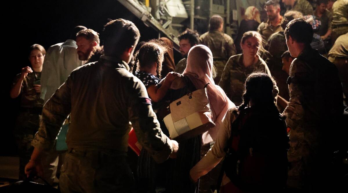 Sudanese fleeing clashes flood port city, borders with Egypt