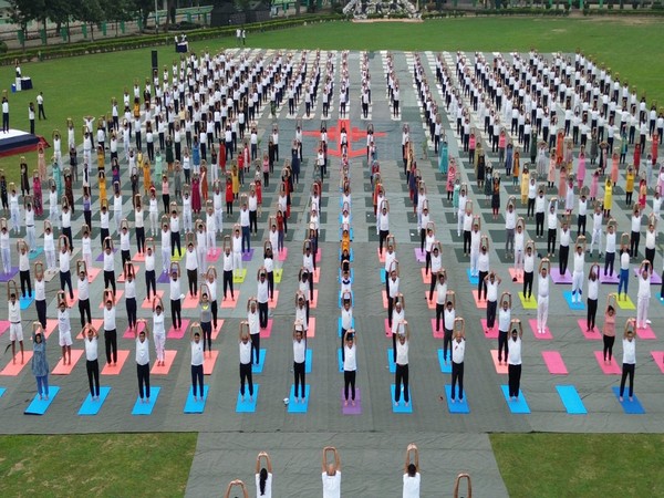 Army celebrates International Yoga Day in Kashmir