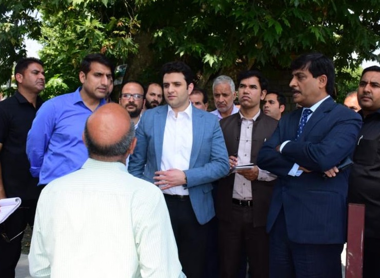 CS emphasizes early completion of ongoing Srinagar Smart City works