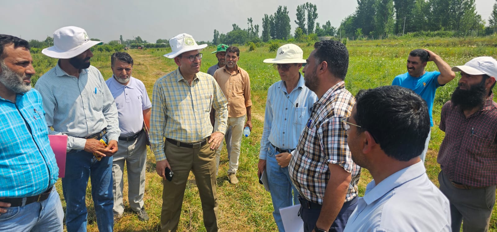 Director Horticulture Kashmir visits ACHD Zainapora, Shopian