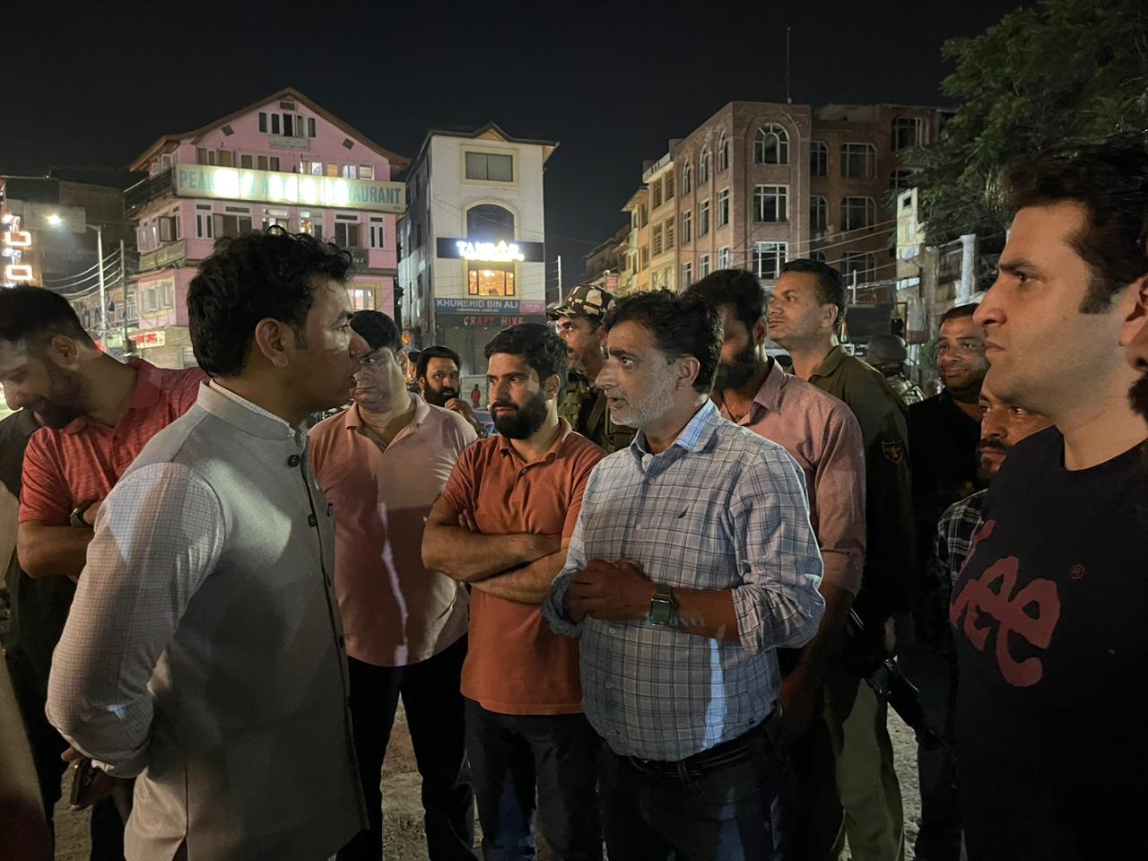 Div Com Kashmir conducts evening city tour