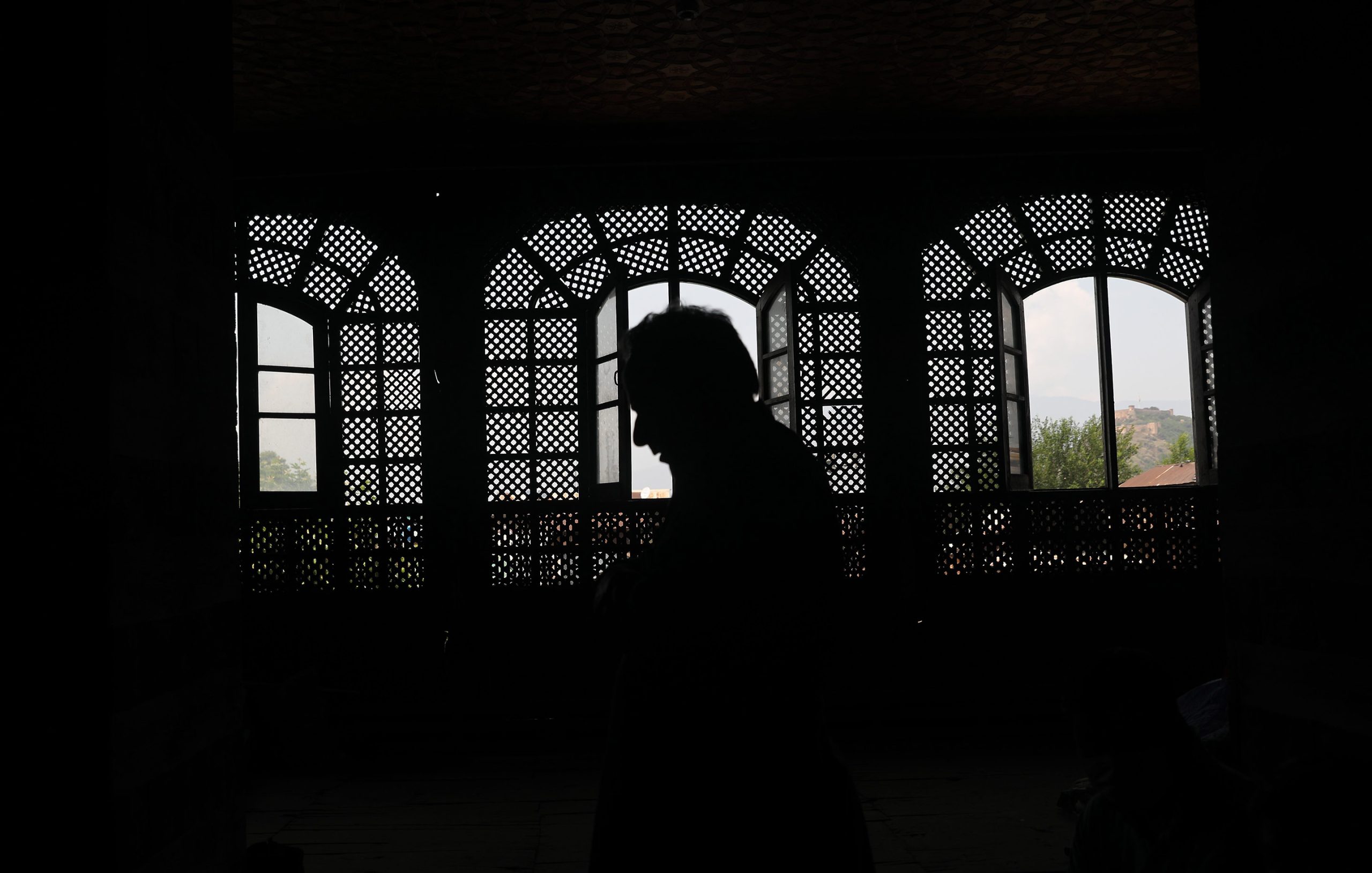 SHADE OR SUNLIGHT, FAITH IS UNWAVERING!