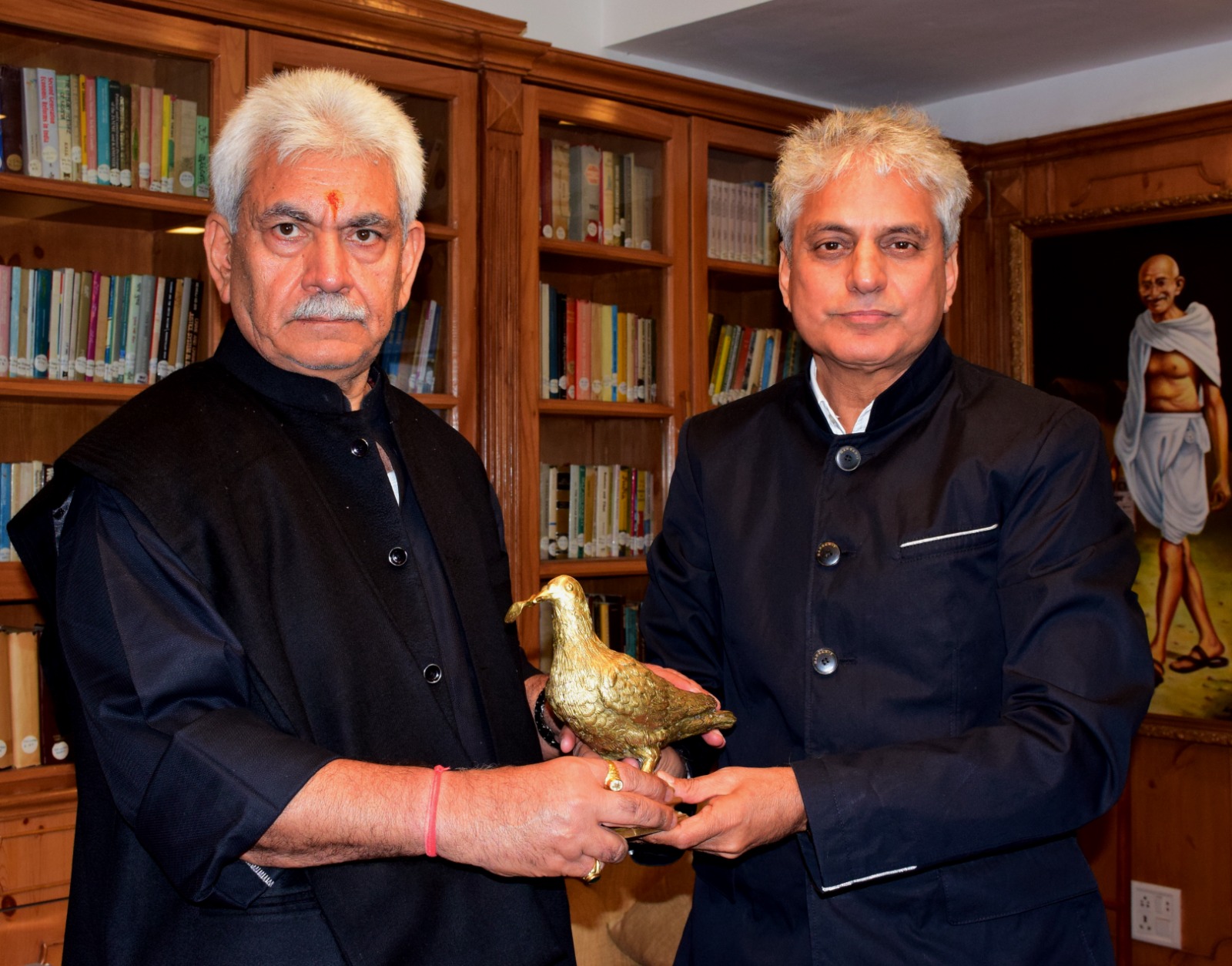 Renowned Artist & Painter KK Gandhi calls on LG