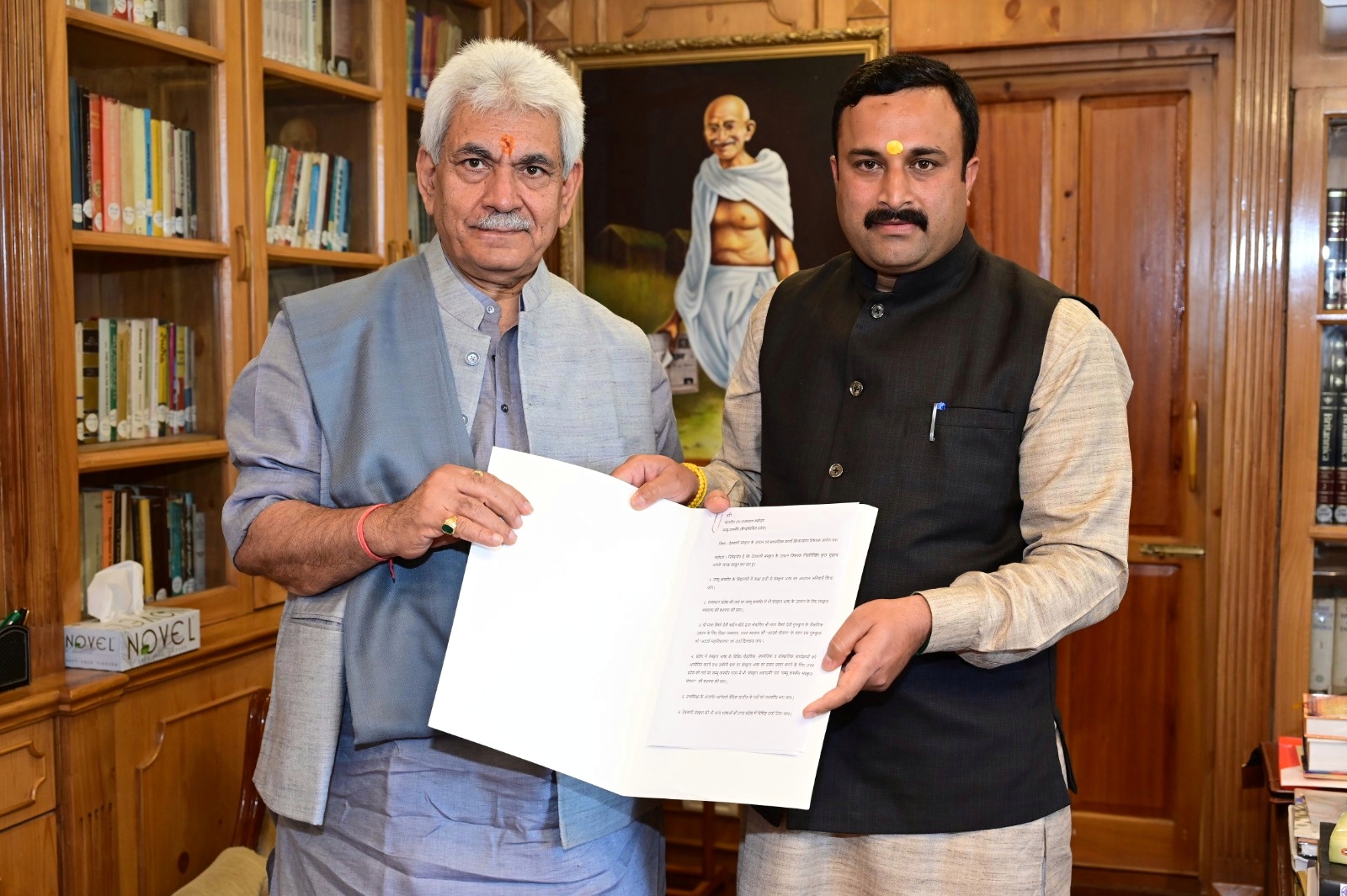 President Kailakh Jyotish, Vedic Sansthan Trust, calls on LG