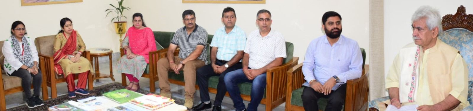 President Youth All India Kashmiri Samaj calls on Lt Governor
