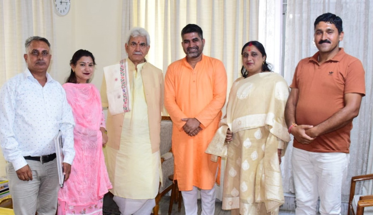 PRI representatives, public delegations call on LG